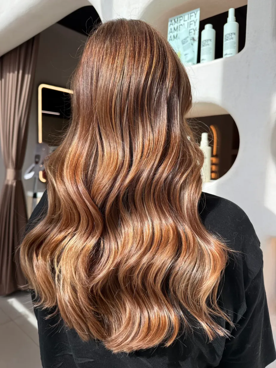 Curly Hair Salon in Dubai: How to Find the Right Curl Specialist and Care for Curls in the Heat